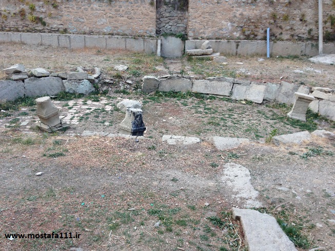 حوضچه آبنمای حیاط شمالی تالار اصلی کاخ ناصری در دره شهرستانک 11 آبان 1396